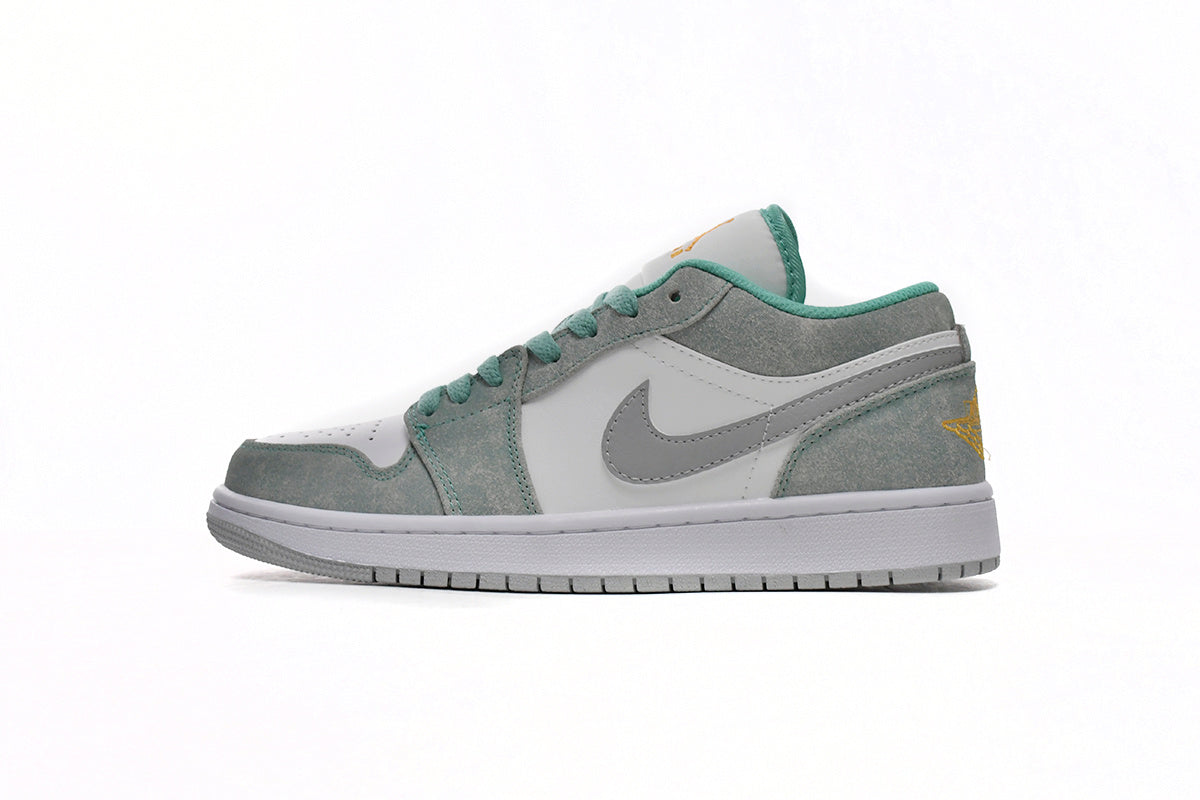 Nike Air Jordan 1 Retro Low Low-Top Sneakers