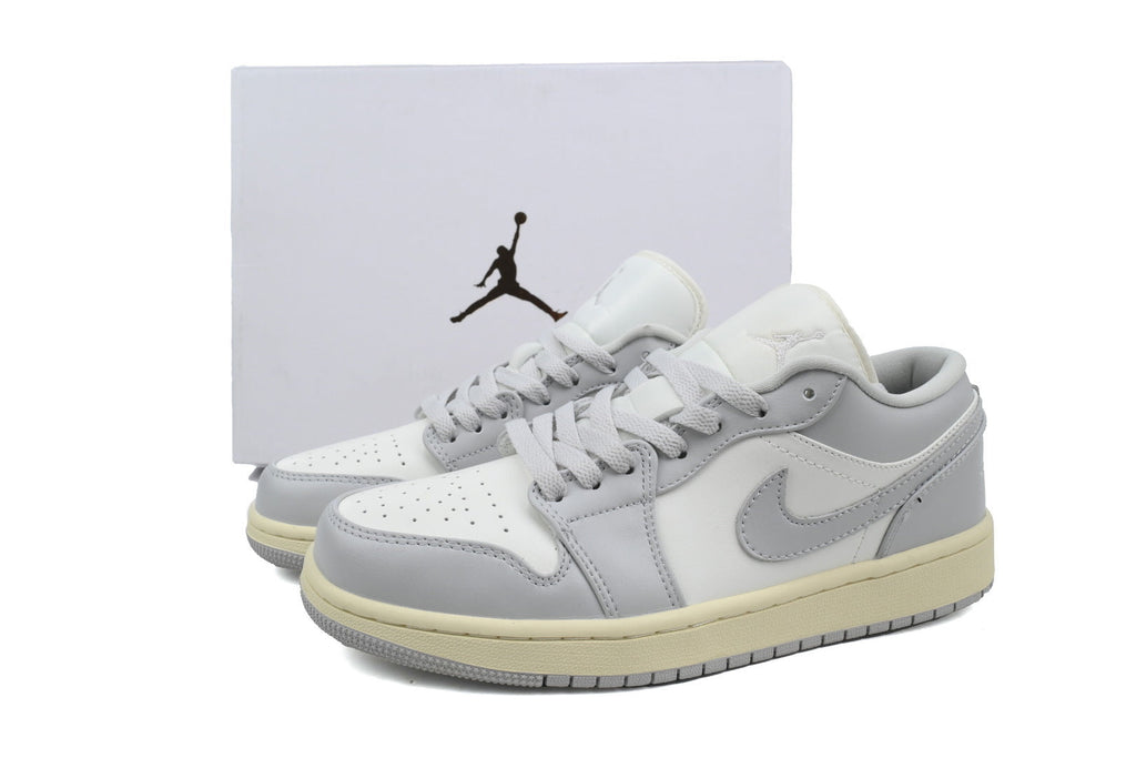 Nike Air Jordan 1 Retro Low Low-Top Sneakers