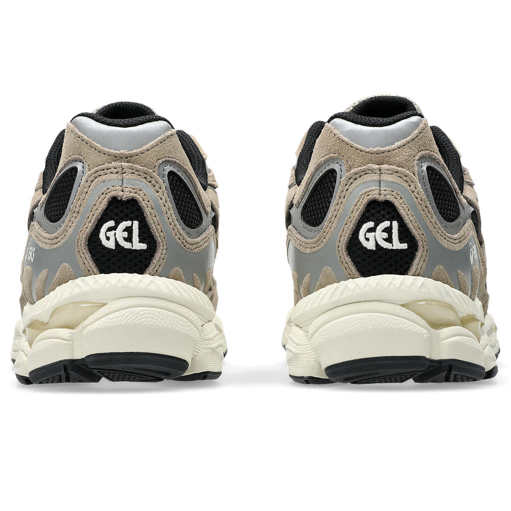 Asics Gel-Nimbus 24 – Beige/Black/Silver Sneaker